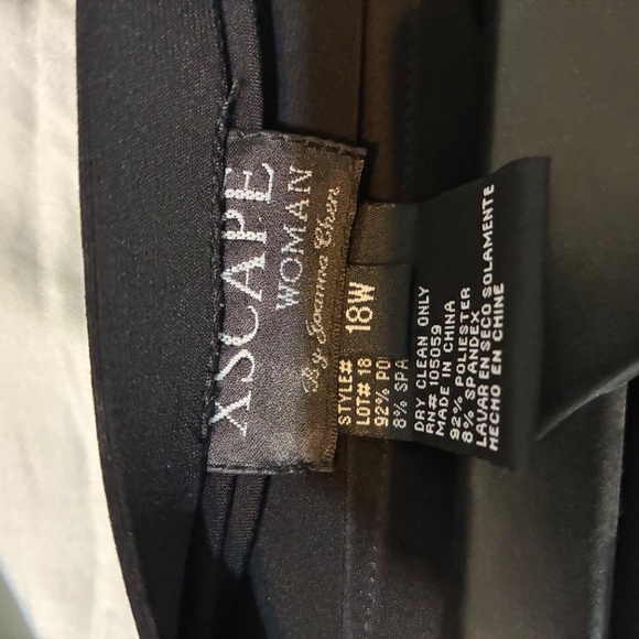 Ash & Violet Floral Jumpsuit Deep V Neckline Black Floral size Large NWT - Picture 5 of 5